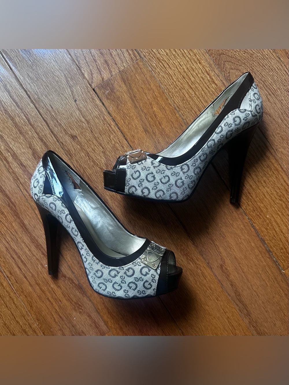 NEW Guess High Heel Pumps